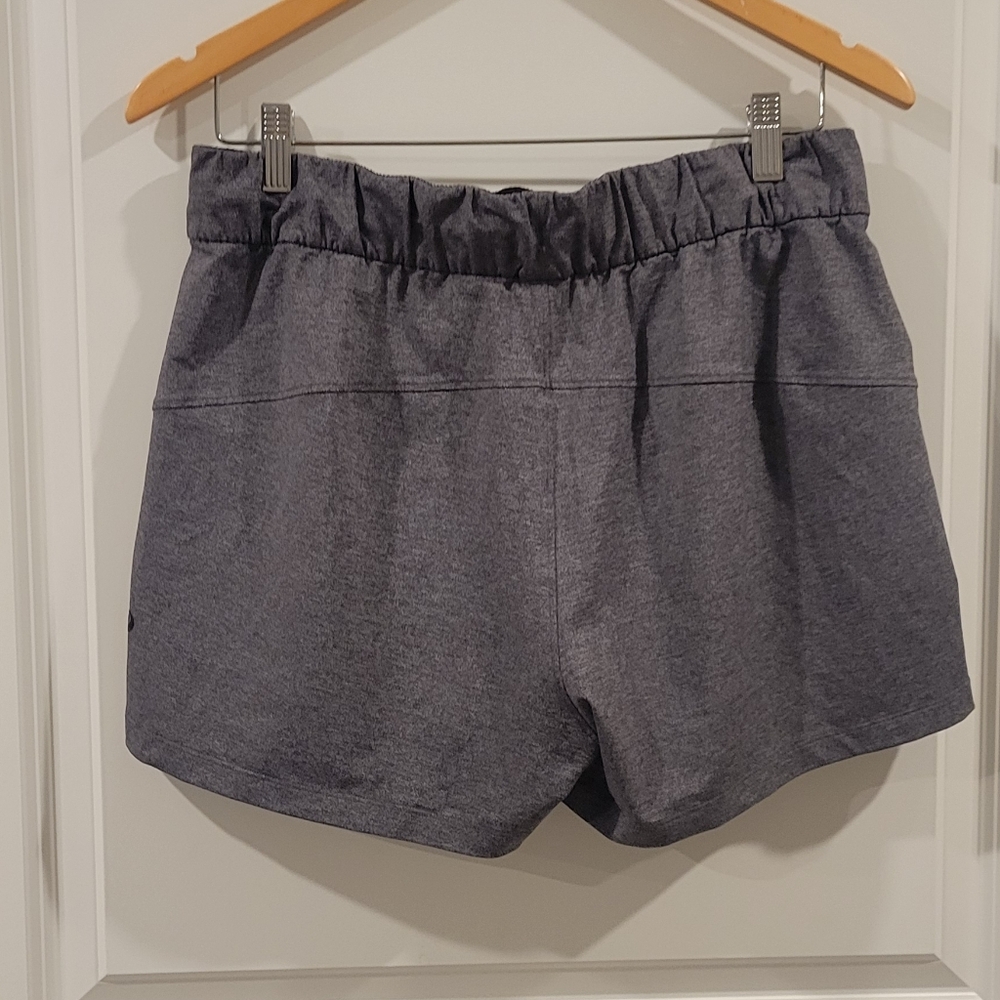 Lululemon Shorts Size 8 - Picture 2 of 8
